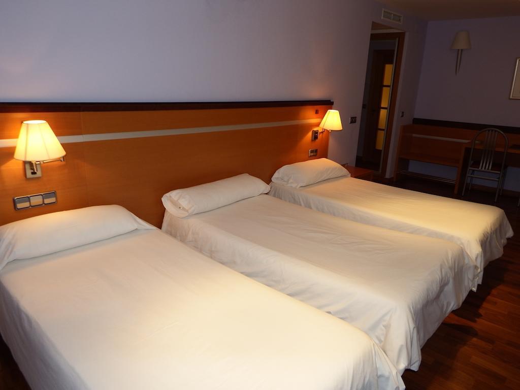 Hotel Isur Llerena Eksteriør billede