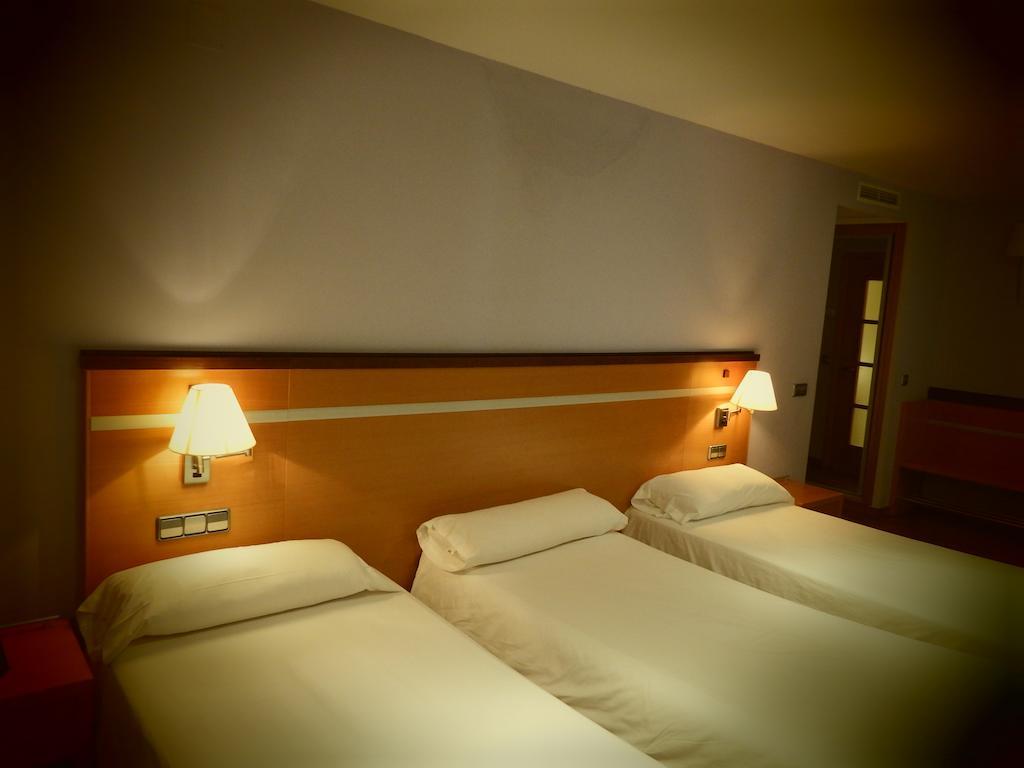 Hotel Isur Llerena Eksteriør billede